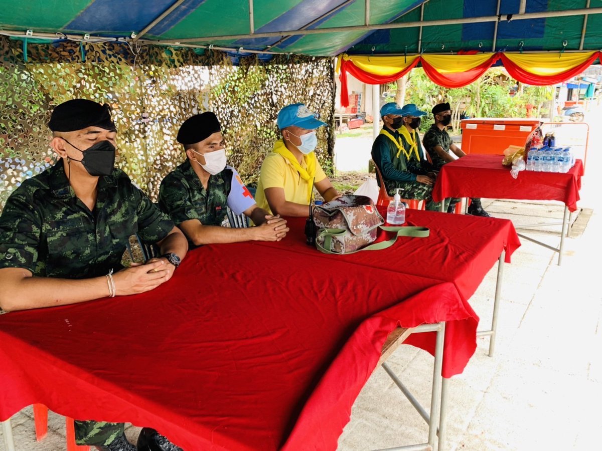 Infantry5002's tweet photo. วันที่ 21 ต.ค.64 ศบภ.ร.5 พัน.2 ร่วมกับส่วนราชการจังหวัดสตูล ตั้งจุดรับแจ้งเหตุ/จุดบริการประชาชน ห้วงวันหยุด เดือน ตุลาคม 2564 ตั้งแต่วันที่ 20-25 ตุลาคม 2564 ณ วัดหน้าเมือง ม.6 ต.คลองขุด อ.เมือง จ.สตูล
#กองทัพภาคที่4 https://t.co/urVMmd8DP6 https://t.co/qTV4ffgeoN