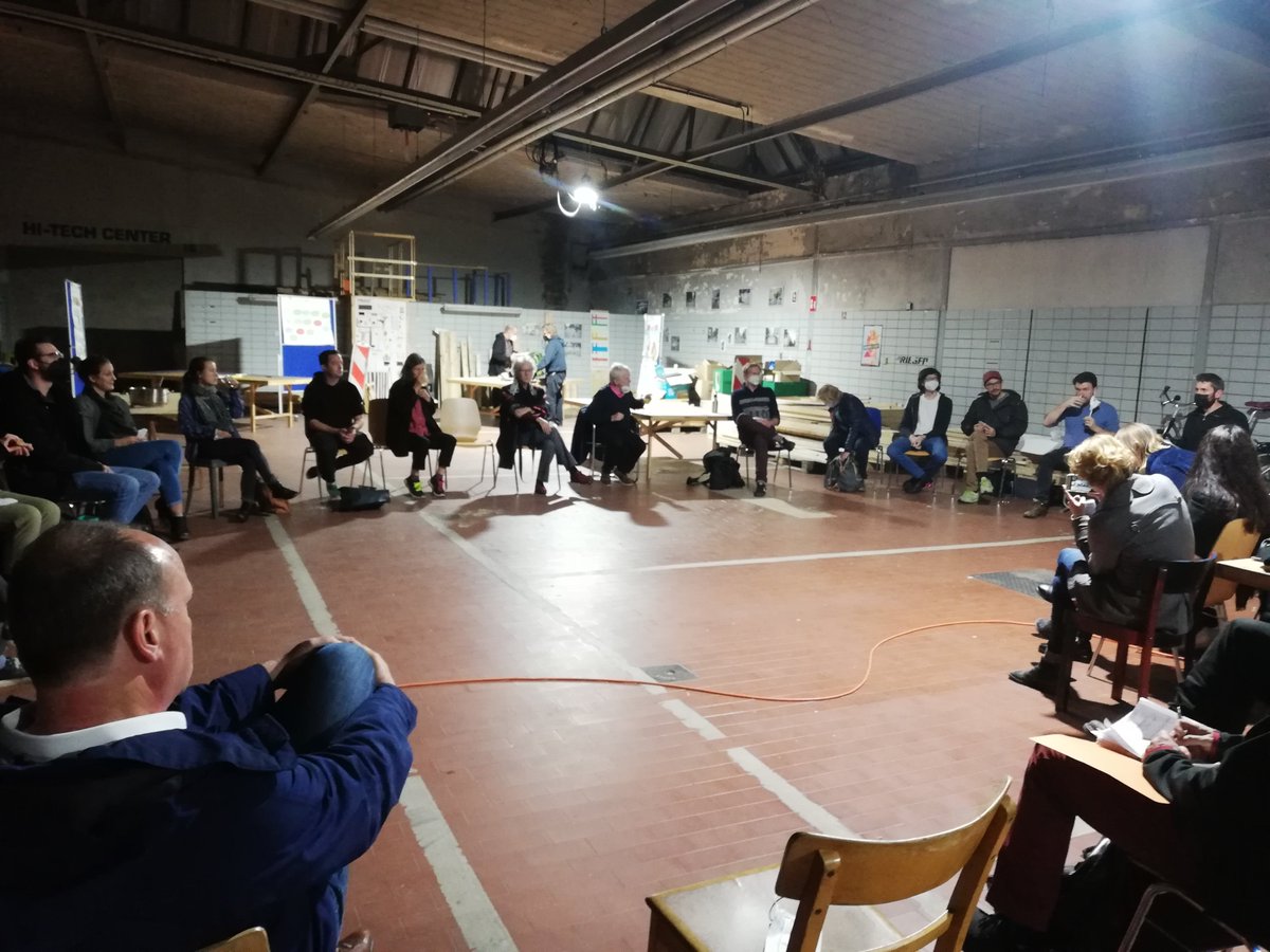 Kiezblocktreffen gestern Abend in der Adlerhalle in Kreuzberg. 30 Kiezblockinteressierte tauschten sich aus und lernten mit- und voneinander.
Danke <a href="/CCitiesOrg/">Changing Cities e.V.</a> für die Orga.