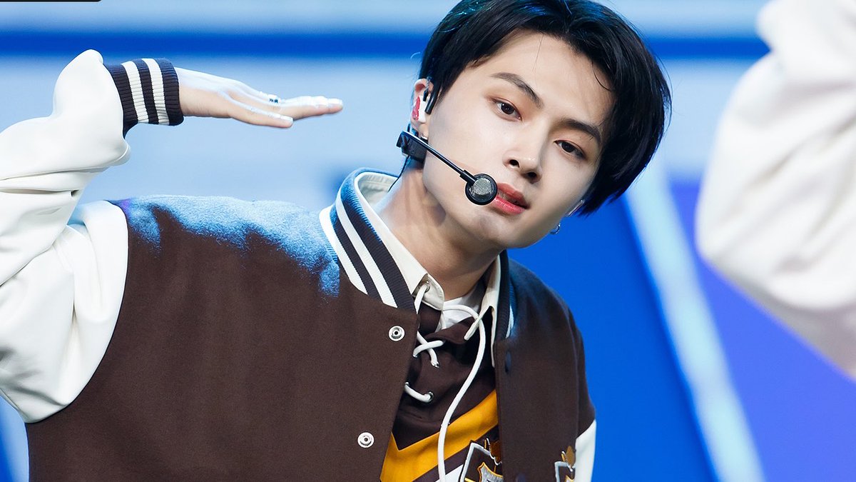 0420FEED's tweet photo. Insanely Handsome 

#ENHYPEN_JAY #JAY https://t.co/mL4MbtgzKd