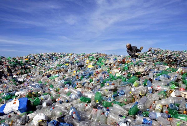 BioHygieneUK's tweet photo. The UK still uses around five million tonnes of plastic every year, most of which by the business community. 

Head over to our latest blog to find out how you can reduce your Company Plastic use. 
🧼💪🌱

#plastic #plasticwaste @aplastic_planet 

https://t.co/Ead00kuMvC https://t.co/snAALwOvxx