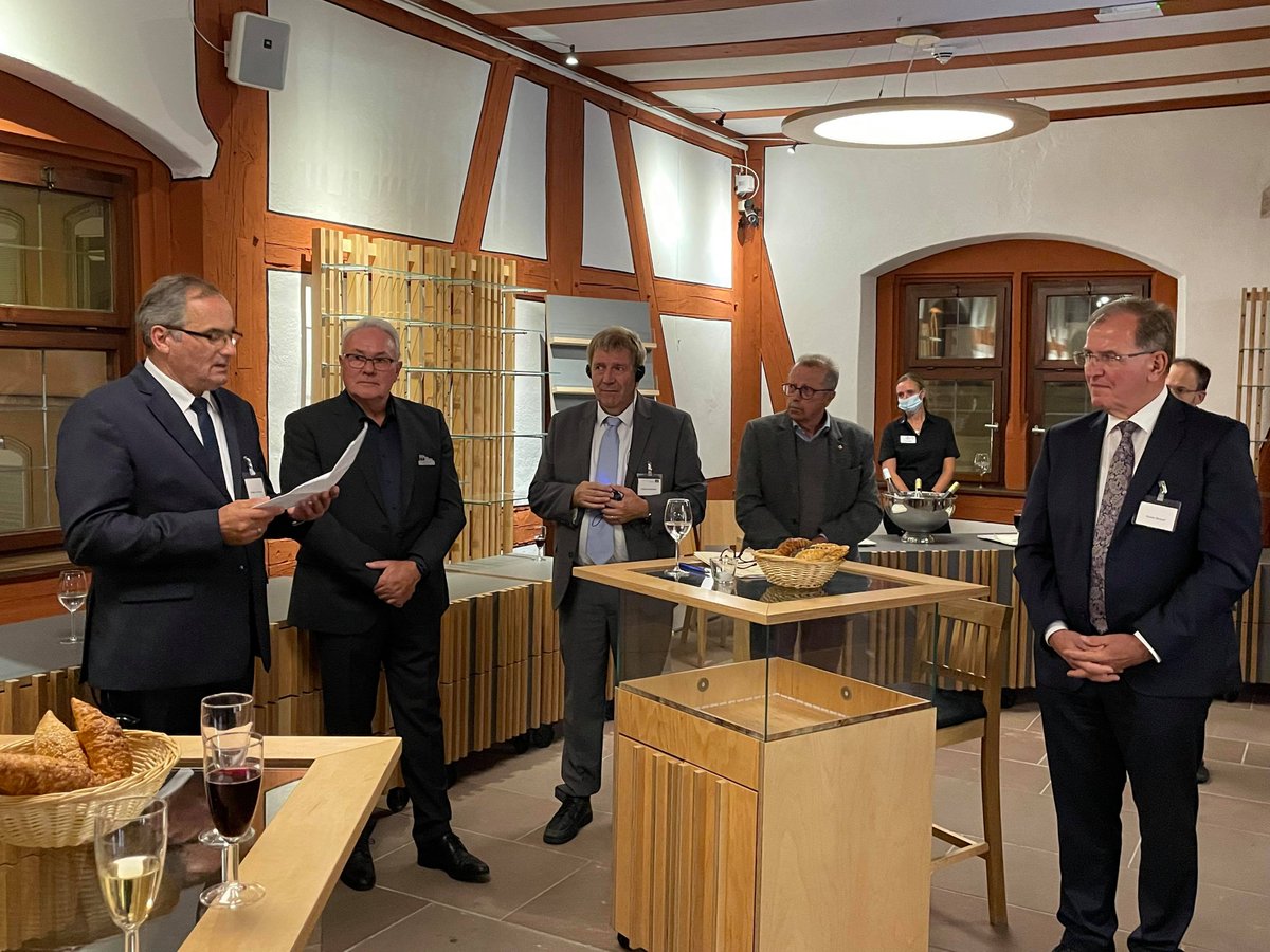 CAUE_CALVADOS's tweet image. [SFA 2021] La délégation française a été accueillie hier soir à l’hôtel de ville de Bad Kissingen par les personnalités politiques et la presse.@HubertCourseaux  a tenu un discours pour introduire cette 14ème édition du séminaire franco-allemand.