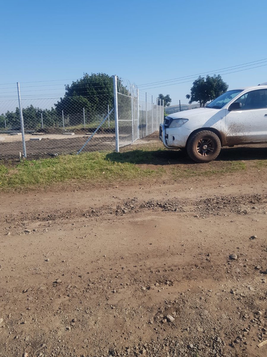 DlekezeleT's tweet photo. Hi all! I'll be posting more pictures of our work. We must protect our families at all costs. Fencing is the first step to security. Keep well 🙏 https://t.co/JLxeRQV33g