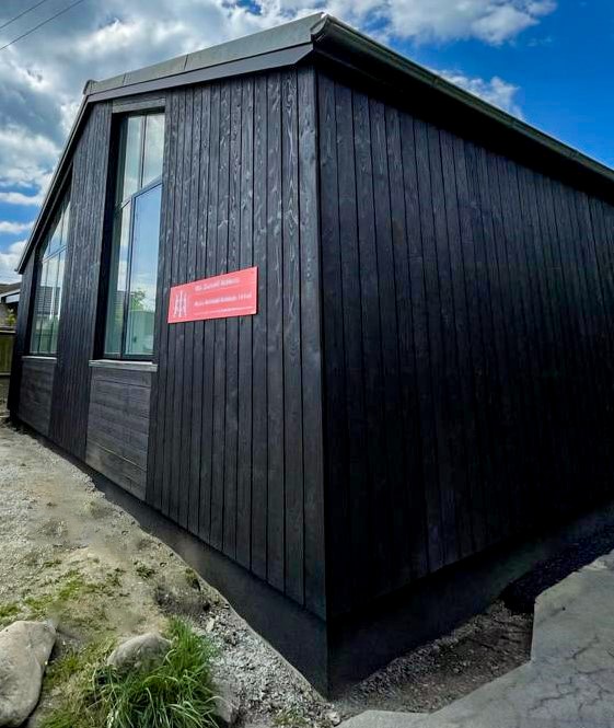 _SouthernTimber's tweet image. Brilliant example of @bswtimber's @IROtimber cladding in charcoal installed by our customer Robski Builders Ltd #cladding #iro #irotimber