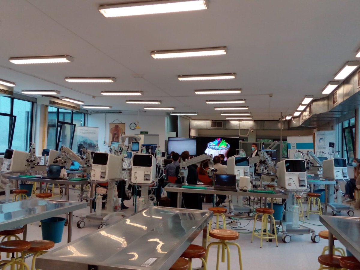 AforoCongresos's tweet photo. [ORGANIZAMOS] Hoy comienza la 4ª Ed. del Curso 3D Advanced Fiber #dissection Course #3DFiberSdr en #Santander, 21-23 OCT. La edición 2020 no se pudo celebrar por #COVID19 pero por fin volvemos a las aulas de @unican 👏
ℹ️https://t.co/DOodjYafYP
@HUnivValdecilla @SociedadSENEC 
👇 https://t.co/Ne01HrujkU
