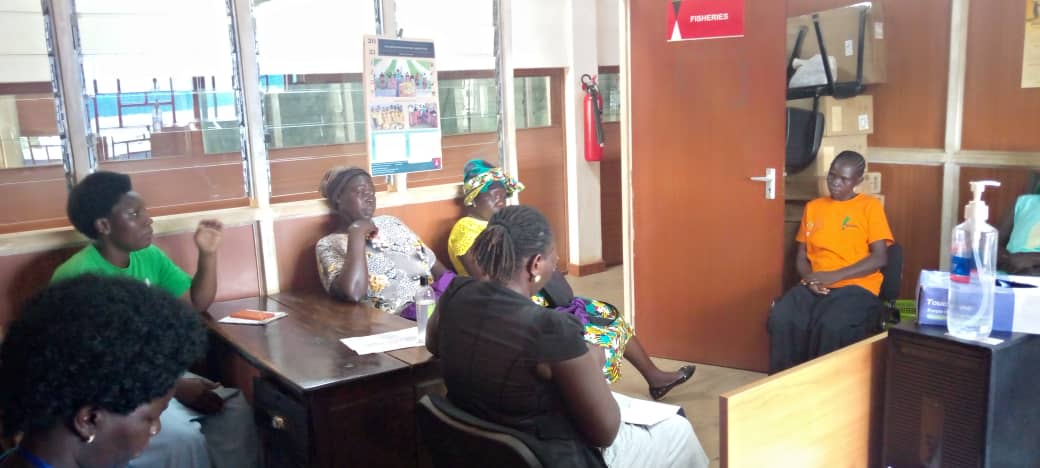 eassigender's tweet photo. Undertaking advocacy at the Fisheries Department, Malaba - Kenya.

EASSI staff @MaryAemo1, together with WCBTs from Uganda &amp; Kenya (trading in fish) are negotiating a standard amount of tax on fish crossing to Kenya. 
#SaveWomensTrade @TradeMarkEastA @URAuganda @KRACorporate https://t.co/eV55VCv1Dg