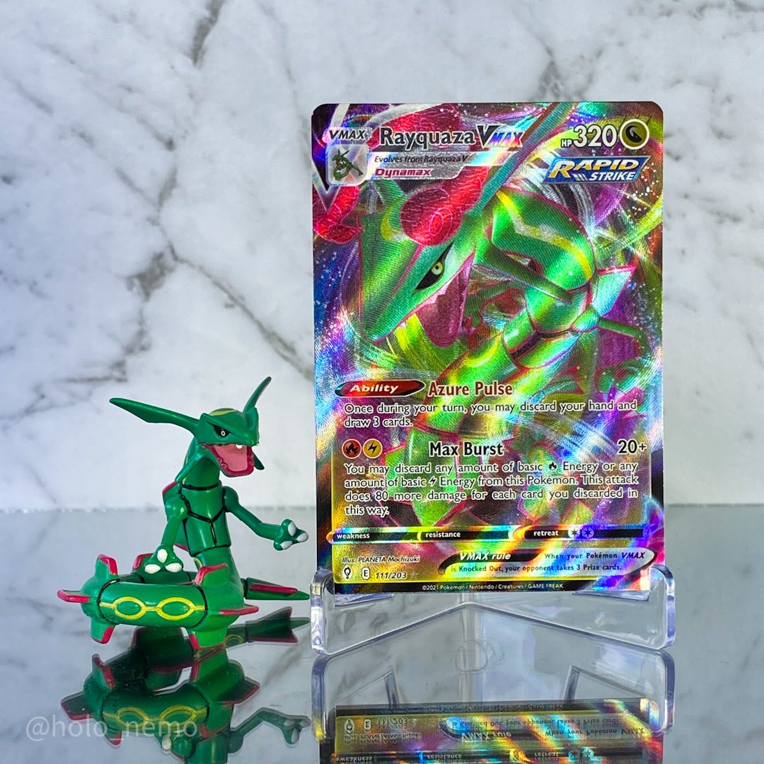 HoloNemo's tweet photo. I’ve had the worst luck with evolving skies but it was nice to pull this Rayquaza Vmax

#evolvingskies #pokémon #pokemontcg https://t.co/l00ttSe8xl