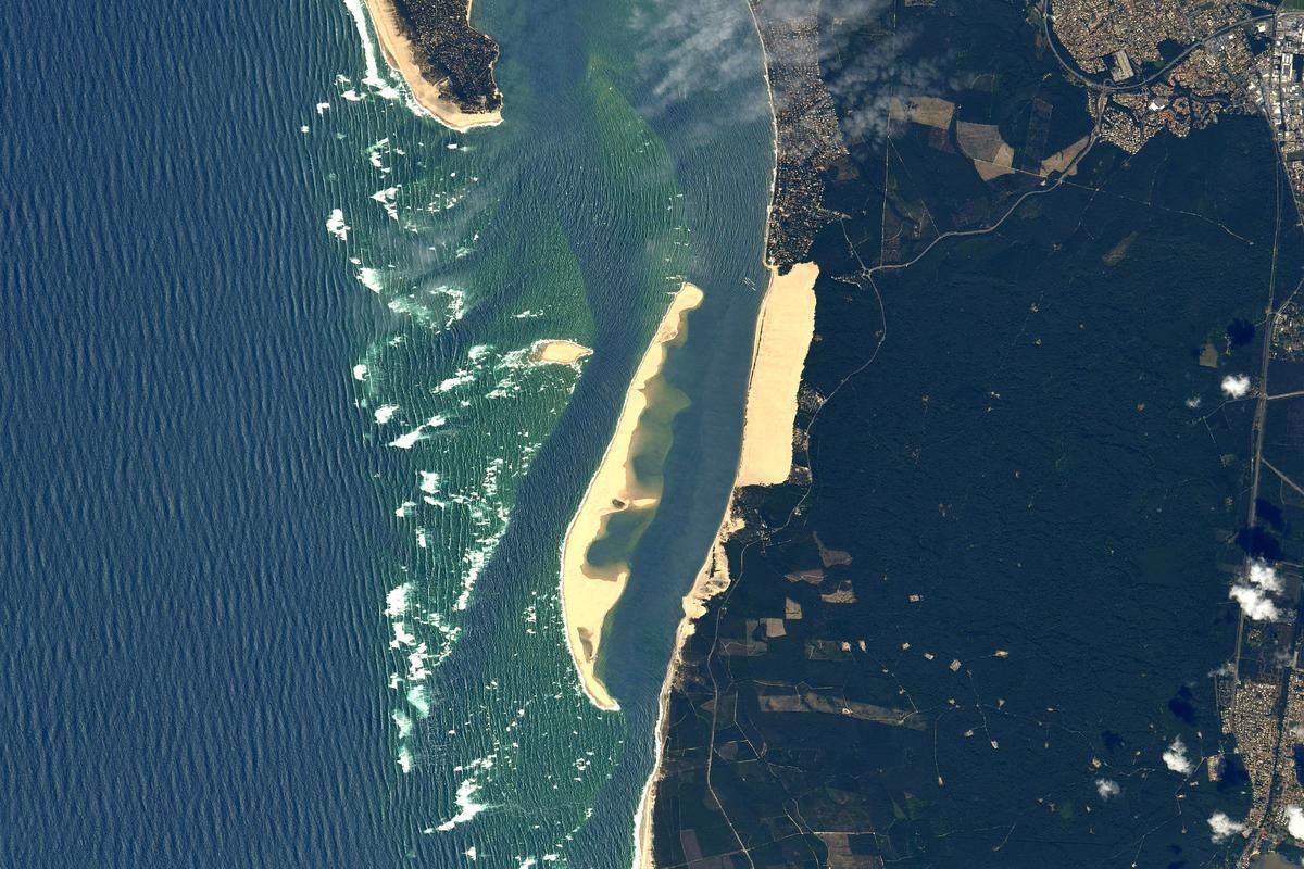 yannbubien's tweet photo. 🤩La dune du Pilat et le banc d’Arguin par @Thom_astro 🤩 https://t.co/wdUD4Akzz0