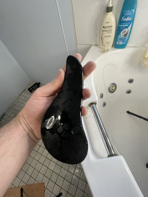 Bit of fun in the shower  see more at https://t.co/dtZb2VLZzG https://t.co/BSLKS5MN42