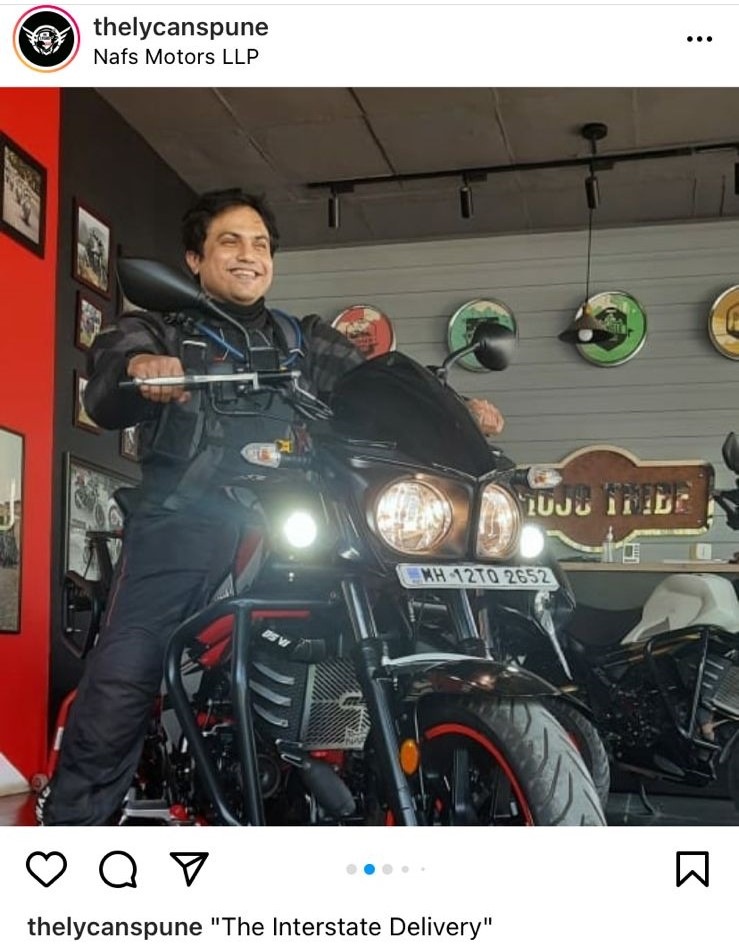 Theupshifters (@theupshifters) on Twitter photo The lengths PPL go 2 for the ♥️ <a href="/MahindraMojo_/">Mahindra Mojo</a>
1st service on arrival in Pune!
Kudos to <a href="/anandmahindra/">anand mahindra</a> <a href="/nmalhotra/">Naveen Malhotra</a> <a href="/GoenkaPk/">Pawan K Goenka</a> <a href="/pakwakankar/">PRAKASH WAKANKAR</a> <a href="/rajesh664/">Rajesh Jejurikar</a> & team #MTWL for making a fine motorcycle in an era where chassis are cracking & gaskets are melting..
instagram.com/p/CVSBNbEA7Od/ The lengths PPL go 2 for the ♥️ <a href="/MahindraMojo_/">Mahindra Mojo</a>
1st service on arrival in Pune!
Kudos to <a href="/anandmahindra/">anand mahindra</a> <a href="/nmalhotra/">Naveen Malhotra</a> <a href="/GoenkaPk/">Pawan K Goenka</a> <a href="/pakwakankar/">PRAKASH WAKANKAR</a> <a href="/rajesh664/">Rajesh Jejurikar</a> & team #MTWL for making a fine motorcycle in an era where chassis are cracking & gaskets are melting..
instagram.com/p/CVSBNbEA7Od/