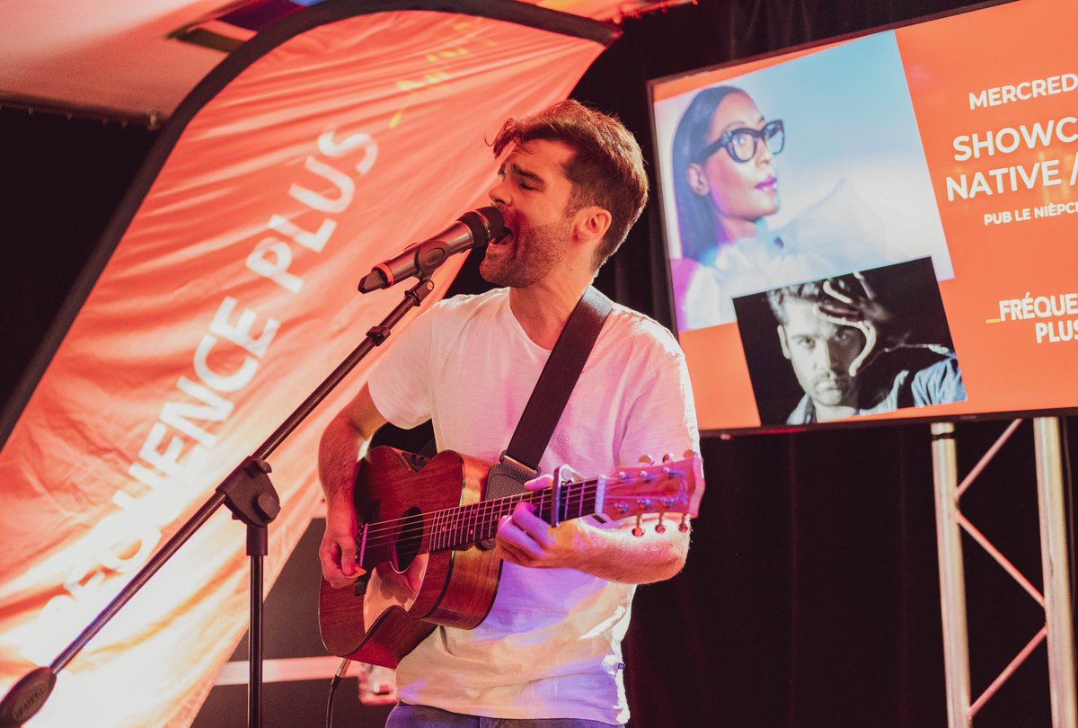 frequence_plus's tweet photo. Mercredi 13 octobre, Fréquence Plus a lancé sa saison de showcase en accueillant @LauraMayneOff du groupe phare des années 90, Native, et @valentinartiste ,
nouveau talent, notamment présent dans l'émission "The Artist" de Nagui, au Pub "Le Nièpce à Chalon-sur-Saône ! https://t.co/jDxMvBf9Hx