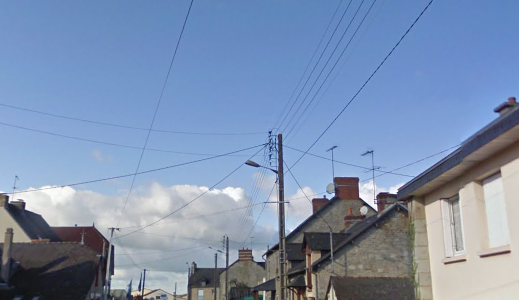 andre_mnn's tweet photo. Profonde tristesse en examinant les rues d'une #Petitecitedecaractere bretonne. L'enterrement des réseaux reste un moyen coûteux mais nécessaire pour embellir nos villes de demain ! @PCCBretagne https://t.co/Um5brWNM1q
