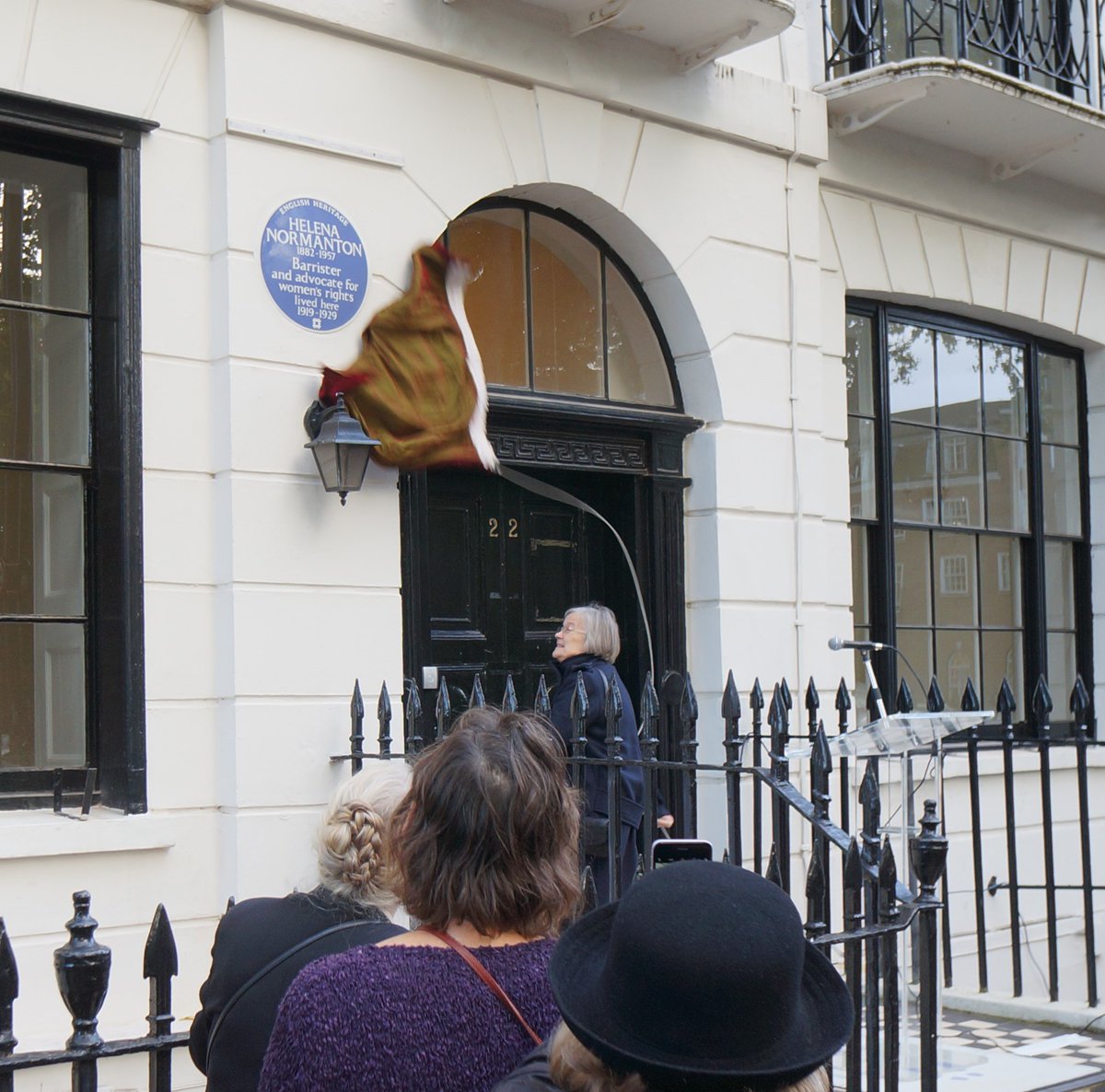 Yesterday I was privileged to see Lady Hale unveil a blue plaque where Helena Normanton once lived. Great to finally meet <a href="/ddenissmith/">Dana Denis-Smith OBE</a> <a href="/angela_patrick/">angela patrick</a> &amp; other #doughtystwomen who made this happen. Thank you to <a href="/DoughtyStPublic/">DoughtyStPublic</a> &amp; our own <a href="/1919lawpioneers/">Dr Judith Bourne</a> for the kind invitation.