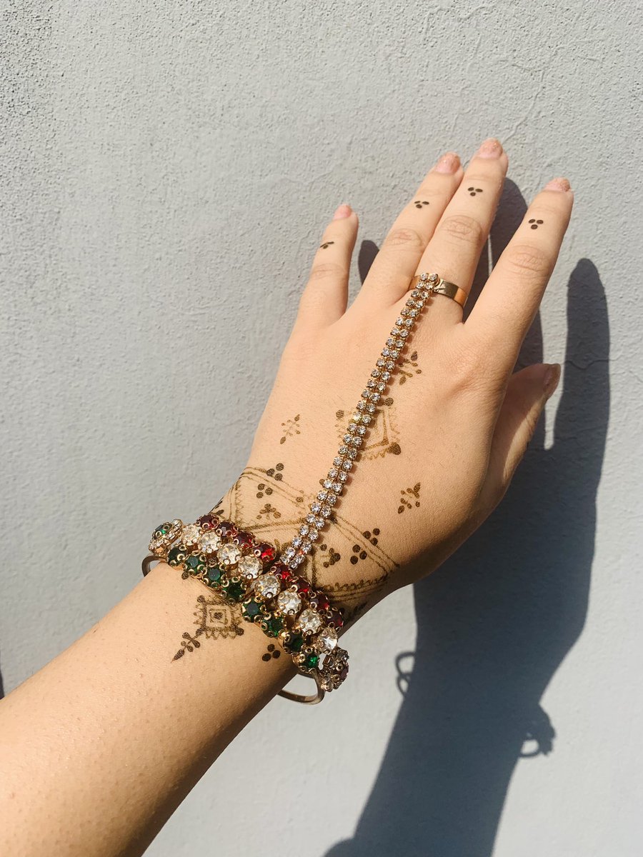 Pixiesdotpk's tweet photo. ANGLA ✨
.
.
.
Rs. 499/-
.
.
.
#jewellery #accessories #studs #earrings #necklace #bangles #bracelets #smallbusiness #brand #pakistanifashion #pixies #pixiestyle #accessories #traditional #onlineshopping #stayhome #newcollection #antique https://t.co/HPWTAXTq0y