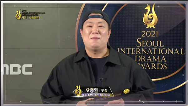 kpopers_family's tweet photo. 16th Seoul International Drama Awards 
Outstanding Hallyu Drama 
- tvN "Start Up"
- SBS "Taxi Driver"
- MBC "Kairos"

#SeoulInternationalDramaAwards2021 https://t.co/tqEofXaSLi