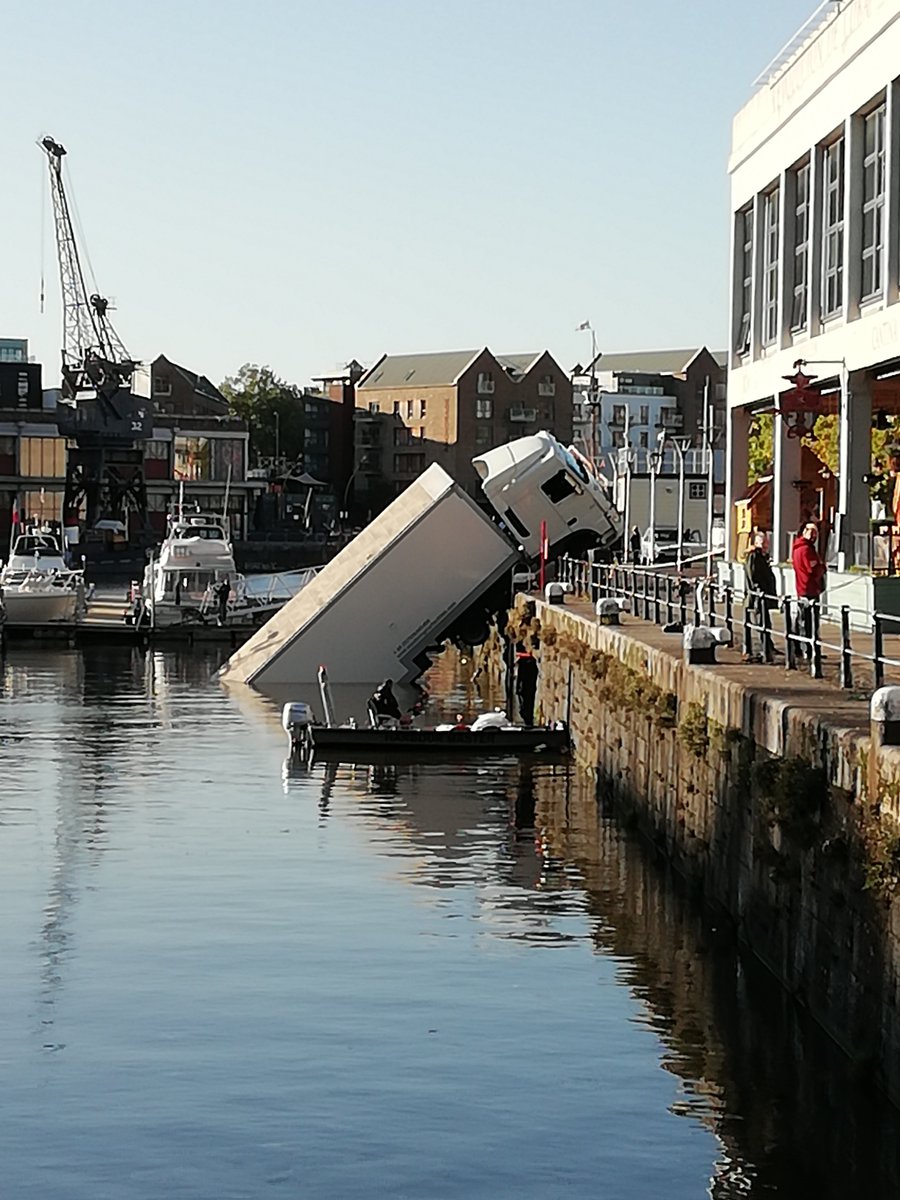 You can't park there mate.
