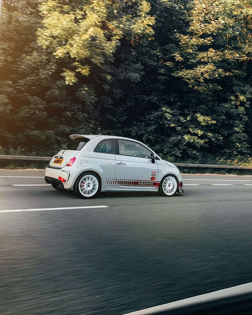 DirenzaUK's tweet photo. Great shots of Max's Abarth 500 and the Direnza MVT Intercooler! 🔥

📸: @SAIDULMEDIA24 

#direnza #direnzaperformance #abarth #abarth500 #photography #rolling #rollingshots #intercooler #frontmount #multivanetechnology #hothatch #modifiedcars #carparts #trackcar #trackday https://t.co/6hl3yvY8j6