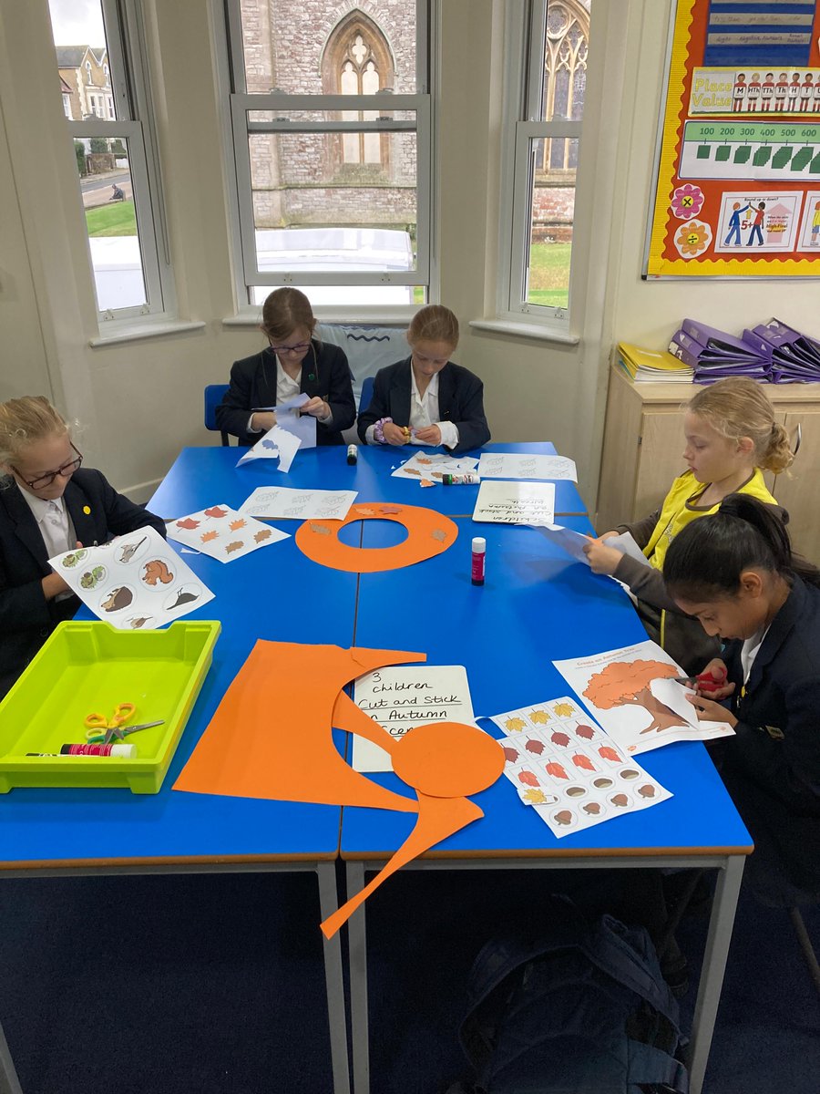 RydeSchool's tweet photo. Wednesday is Motor Skills morning for Year 4 and pupils practise these skills with all sorts of fun activities: modelling, threading, cutting & sticking, peg boards and pencil control. Look at the concentration on those faces! #PrepY4 #Rydeschoollearning #Year4 https://t.co/oVsOQ0oRFl