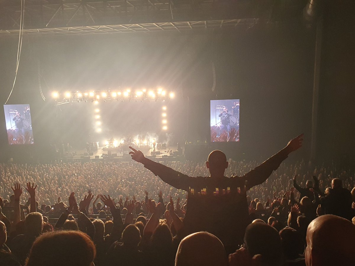 nocab3's tweet photo. @PaulHeatonSolo @jamabing amazing as usual last night @fdarena see you next month in Chesterfield https://t.co/iXpeEdRUZ1