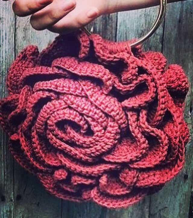 Kişiye özel tasarımlar istelen renkte istenilen ölçüde sevgiyle örülüyor #elemeği #elemeğigöznuru #sevgiyleörüyorum #siparişvebilgiiçindm👈📩📩 #crochet #bag #toplusipariş #toplusiparişalınır #çiçekçanta