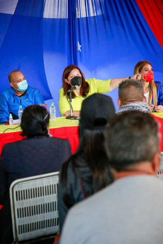 ArosteguiOlga's tweet photo. #21Oct ||🛑La parroquia San Juan se caracteriza por su excelente organización, y en el encuentro con las estructuras políticas  conversamos acerca de la importancia del 1X10 
▶️.@gestionperfecta 
▶️.@Joselopezpsuv 
#CaracasEcológica
#VenezuelaTieneConQué https://t.co/vKGHYfvByL