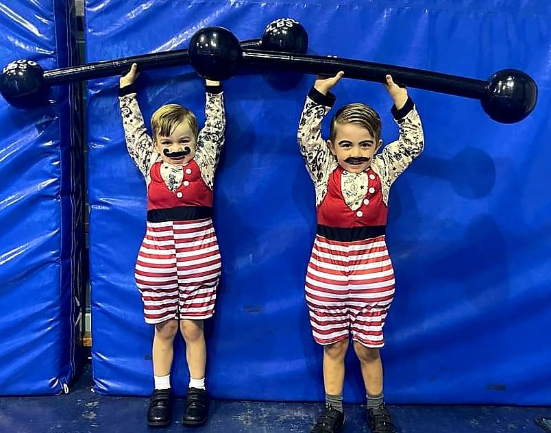 Circus theme day 🎪🤹‍♀️ At Yarrels school was uplifting for everyone🥁
and gives great strength to topic work.🦚
#teachertwitter #TEACHers #circus