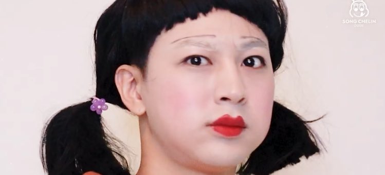 gnanique__'s tweet photo. My god help sjsjsha .. Yunhyeong really did the make up himself as that doll from Squid Game 😭 https://t.co/D5qb6K0qJs