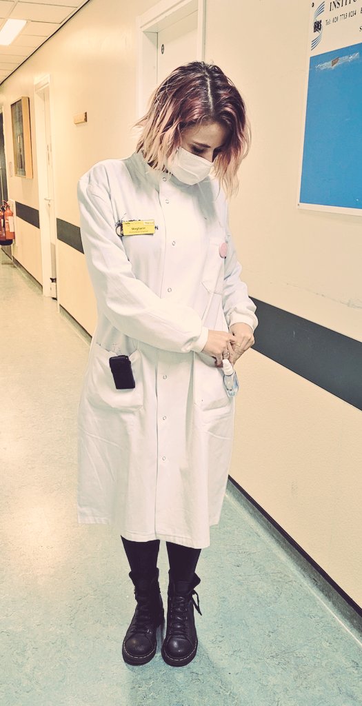 Megly1985's tweet photo. Award ceremony at 2pm...during a 12 hour shift.

Good excuse to dress up for work! Wearing heels crossed my mind but I think it's against the uniform policy? 

@Apprenticeships  @UHSussex #nhsworker #award #longday #fingerscrossed 
#Apprenticeoftheyear https://t.co/AiOrbQTlzn