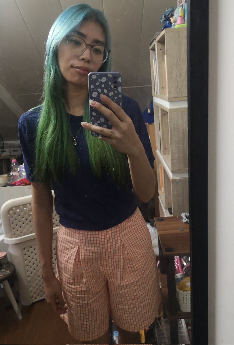 AudreeNotAudrey's tweet image. Wondered why everyone was staring at me while walking home then I realized IT'S THE HAIRRR 🤦🏻‍♀️

#SmallTownProblems