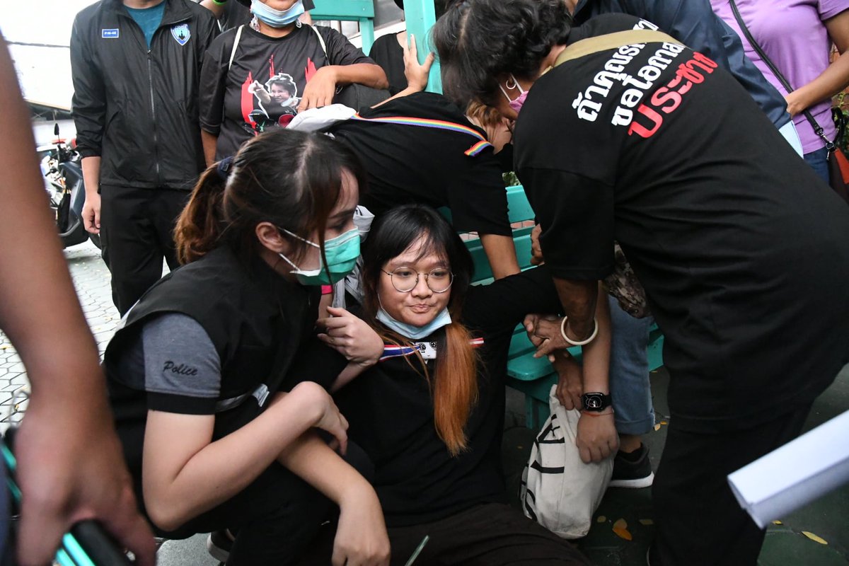 KhaosodEnglish's tweet photo. The court denied a bail request by Thammasat University student protest leader Benja Apan today. The Southern Bangkok Criminal Court said Benja, who is charged with lese-majeste, could commit the crime again if released on bail. Photo: Benja arrested on Oct. 7. https://t.co/Uluhosb0XT
