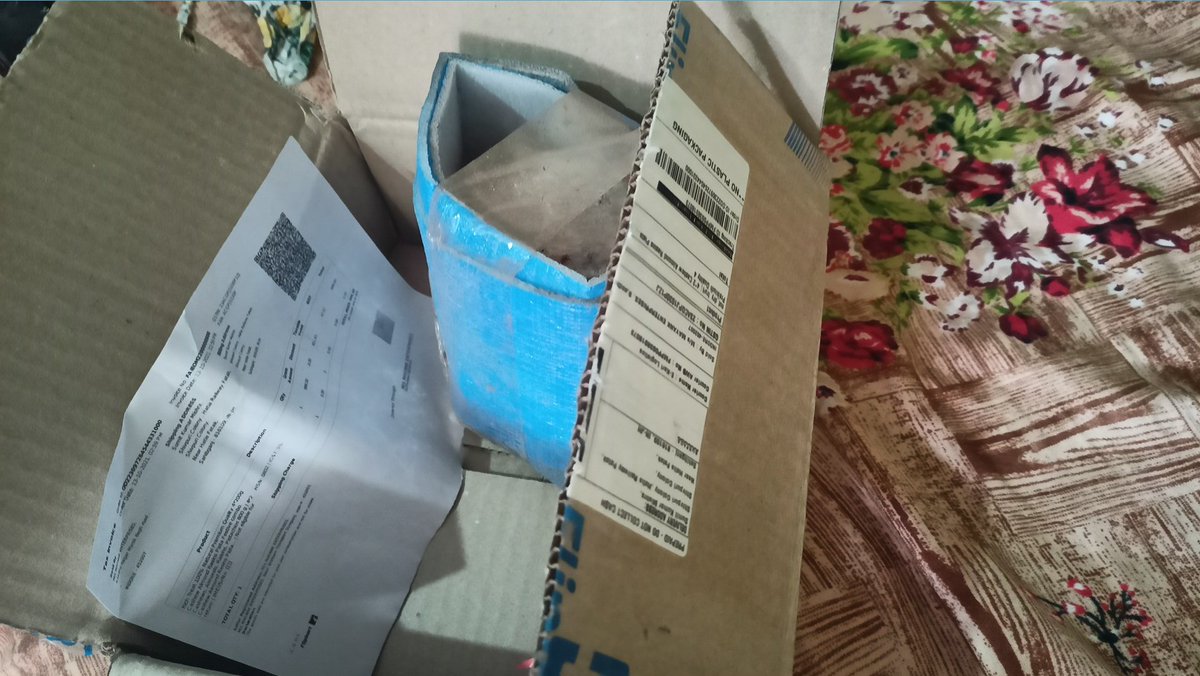 sumit_0801's tweet photo. @Flipkart Really disappointed with this un-acceptable behaviour. I have received a brick instead of expected item.
This is insane. I need my money back. https://t.co/rfJUoqFKZw