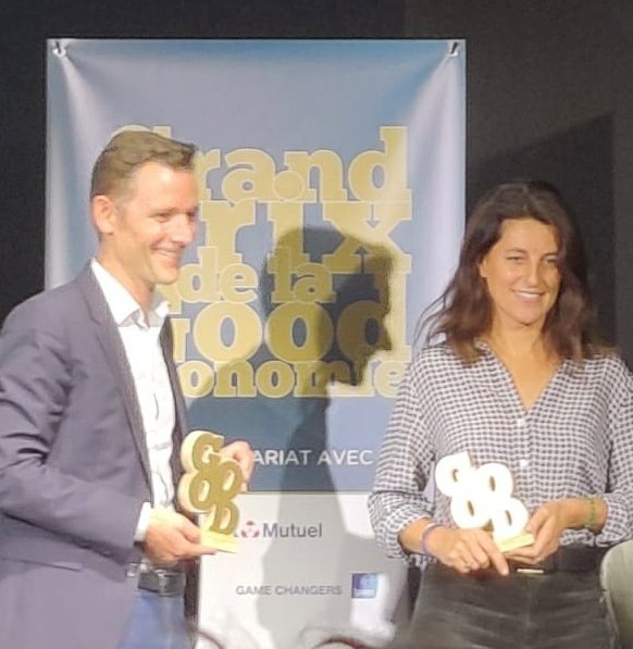 Un prix Or qui rend visiblement très fiers ;-) Merci <a href="/Thegoodfr/">Thegood.fr</a> pour cette distinction qui encourage les actions de toutes les équipes SNCF engagées pour le climat. #PourNousTous <a href="/SNCFVoyageurs/">SNCF Voyageurs</a>