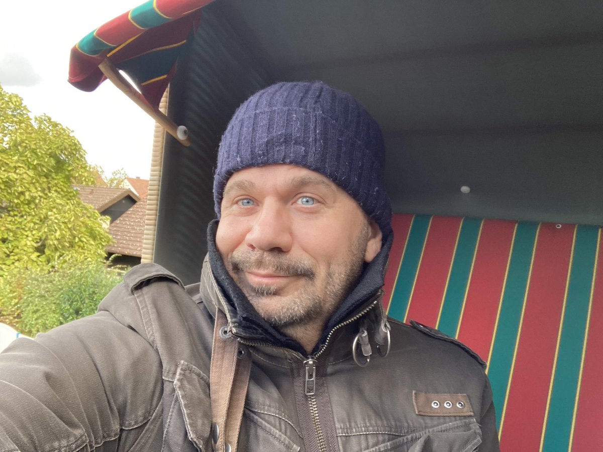 Volker_Beisel's tweet photo. Einfach mal etwas frischen Wind um die Nase wehen lassen. Danke #Ignatz fühlt es sich fast nach einem Nordseeausflug an! #Sturm #Nordsee #SPO #Mannheim #Strandkorb https://t.co/Yshylx6xg7