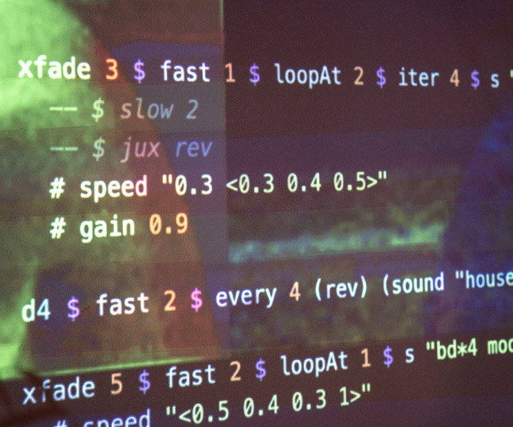Toplap Barcelona ara té un petit espai a dublab.es! Un lloc de trobada on escoltar música algorítmica, informar-se de l'actualitat de la comunitat i debatre al voltant del live coding. 
Tot això avui a les 16:00 a dublab.es/shows/toplap