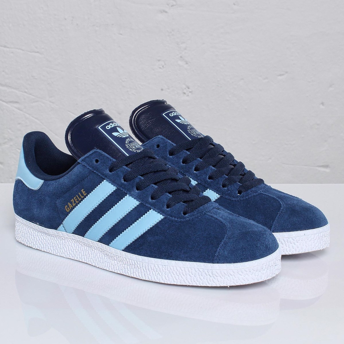 samenzwering Af en toe Kwaadaardig priscilla page on Twitter: "thinking about Skyfall and how I've wanted  these Adidas Gazelle 2 sneakers (in dark indigo with Argentina blue stripes)  forever that Bond briefly wears in the film. never