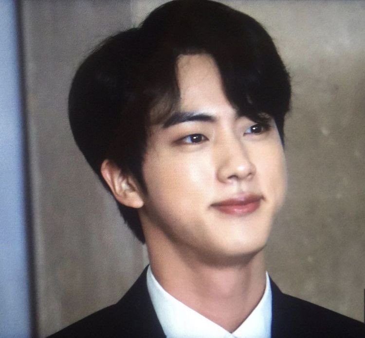 jinifactory's tweet photo. hello, we are a new media archive account for the one and only kim seokjin! we hope you look forward to our posts ♡ #JIN https://t.co/Zc1DfVnFQ0