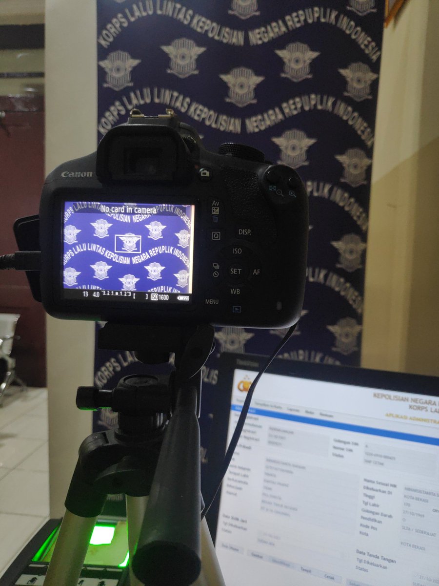 rizkiagungpr's tweet photo. Jadi tukang foto di nikahan X
Jadi tukang foto di kantor polisi √ https://t.co/QwAi5fYvZO