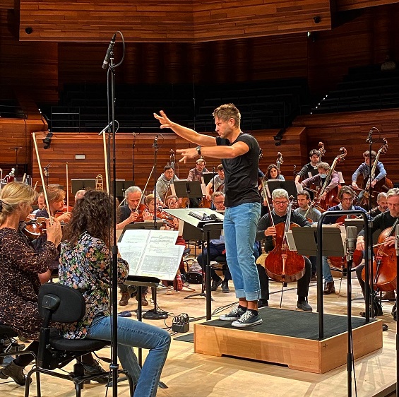 anaclasemusique's tweet photo. Soirée polonaise du Chœur de Radio France et du Philhar’ #Penderecki #Lutosławski et #Szymanowski par Krzysztof Urbański Katharina #Magiera Adam #Plachetka Simona #Šaturová – Bertrand #Bologneis signe notre chronique https://t.co/AFvIciGnkS https://t.co/NZtbnrLab3