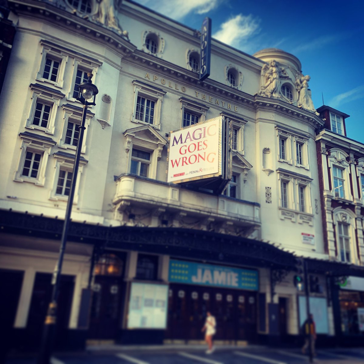 prodphysio's tweet photo. Wishing all the cast and crew at @magicgoeswrong a fantastic opening night tonight ✨ https://t.co/5Y0xxQugje