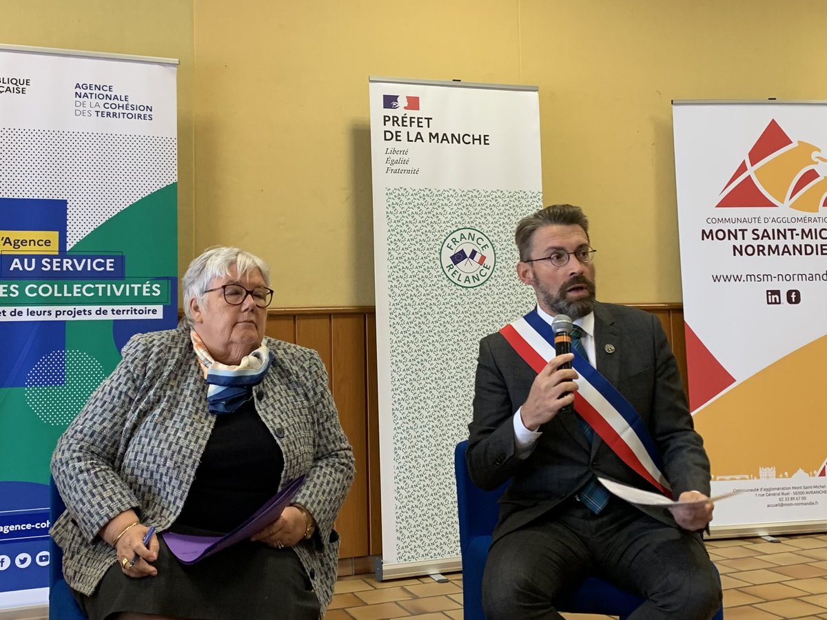 BasPhilippe's tweet photo. @j_gourault en visite dans la #Manche, ici à #Avranches avec #DavidNicolas, maire de la ville et président de l’intercommunalité, qui expose les projets de développement urbain et les attentes des habitants du Sud Manche. Nous avons besoin de souplesse pour les #PLUI ! https://t.co/UeiRFEq56A