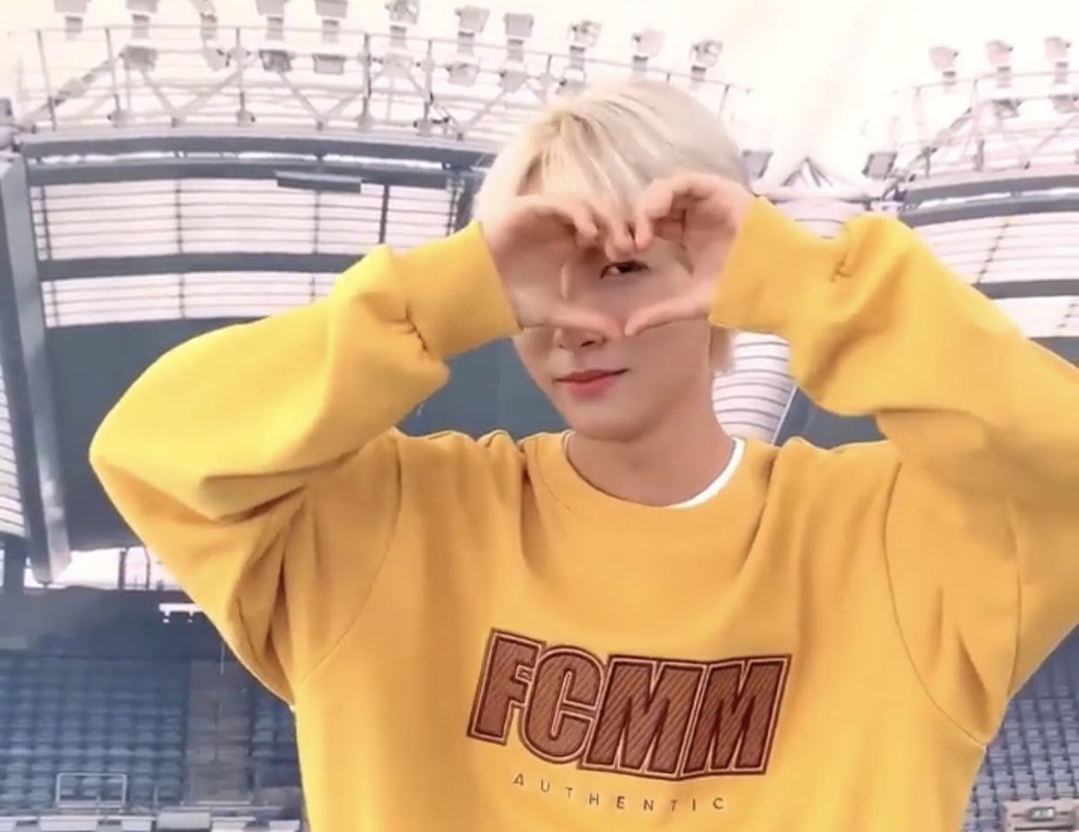 หวงเหรินจวิ้น = น่ารัก แล้วคือคุณหวงเร้กเร้ก สมแล้วที่ชื่อไอจีคุณเค้า yellow ฮือๆๆๆๆๆๆๆๆๆ อินจุนเข้ากับสีเหลืองมากๆๆเลยอะ ㅠㅠㅠㅠㅠㅠ