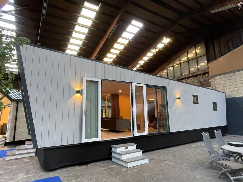 Regelrecht vanuit onze productiehal, op transport en geplaatst op locatie. 

Bij Ripstaal gebruiken we voor het bouwen van prefab recreatiewoningen de techniek staalframebouw. 

#chalets #prefab #staalframebouw #steelframing #nederland #ripstaalgroup