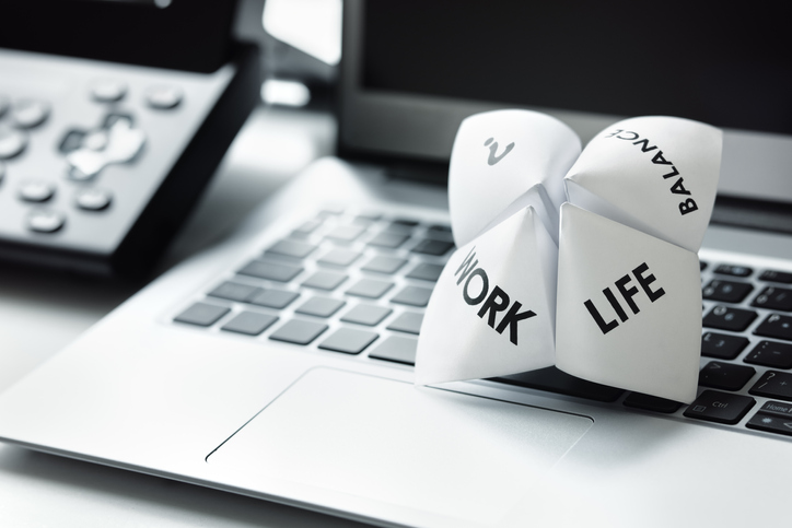 HR might be concerned with employee wellbeing but what about their digital wellbeing? Meg Donovan from <a href="/MegNexThinker/">Meg Donovan</a>  <a href="/NexThinkNews/">Nexthink</a> explores how HR and IT can #collaborate more effectively hrzone.com/perform/people… #digitalwellbeing #digitalhealth #HR #workplacewellbeing