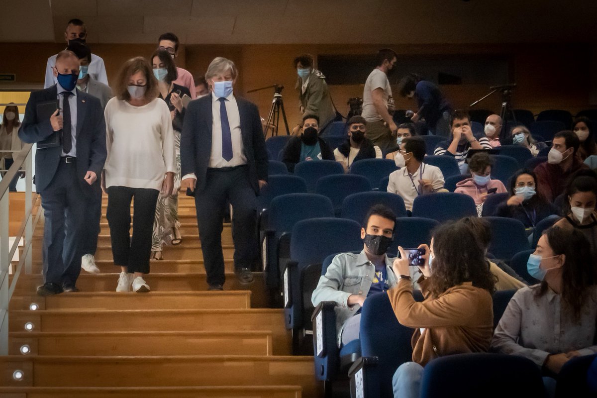 🏥🩺 Avui han començat les XCI Jornades Estatals d'Estudiants de Medicina!

Més de 80 alumnes de Medicina de tot l’Estat es reuneixen, fins al 23 d’octubre a la UIB, per debatre sobre la indústria farmacèutica o l’accés al MIR, entre altres qüestions. 👉 bit.ly/3G5nZXL