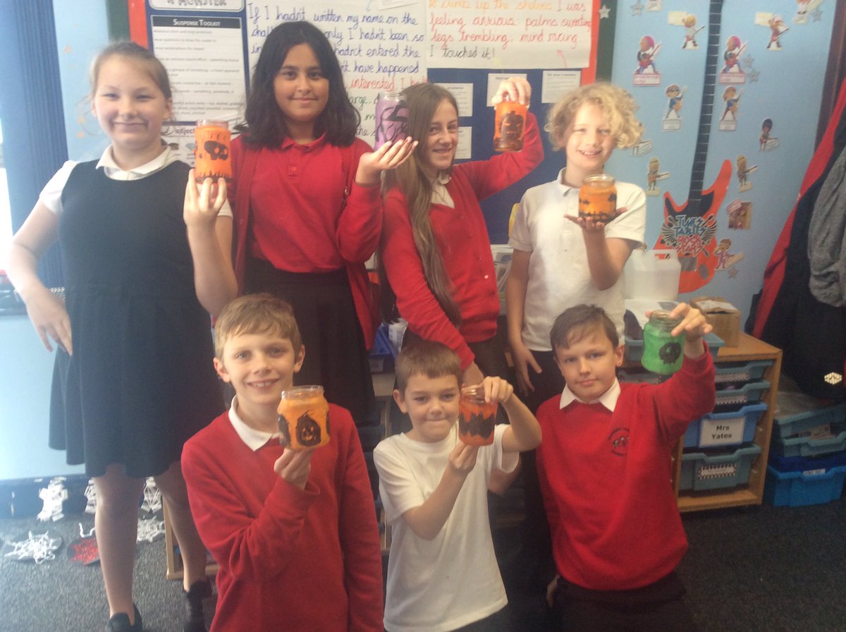 YatesBoothferry's tweet photo. Congratulation 6P - every single person in the class reached a total of 20 (or more) home reads. Fantastic . Here are some of the amazing crafts made in the reading treat yesterday.@MrsPetchY6 #readingtreat #amazingreaders https://t.co/ELKOv0MS4R