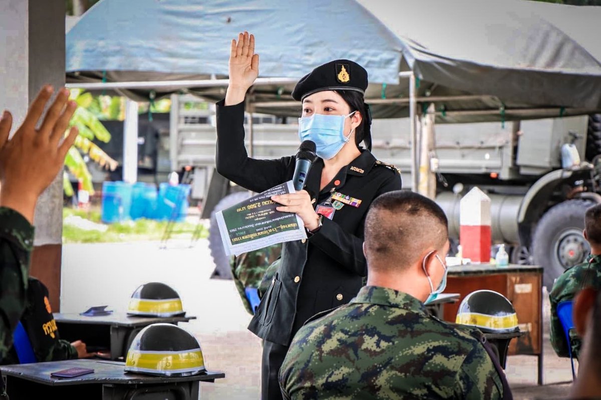 Army4PR's tweet photo. ศูนย์ประชาสัมพันธ์ กองทัพภาคที่ 4 ลงพื้นที่ประชาสัมพันธ์เชิงรุก การรับสมัครนายสิบแบบออนไลน์ “คลิกเดียวจบ ครบทุกการสอบ” ณ ป.5 พัน.105 ค่ายวชิราวุธ จ.นครศรีธรรมราช
#กองทัพภาคที่4 https://t.co/4sKP84xjCC