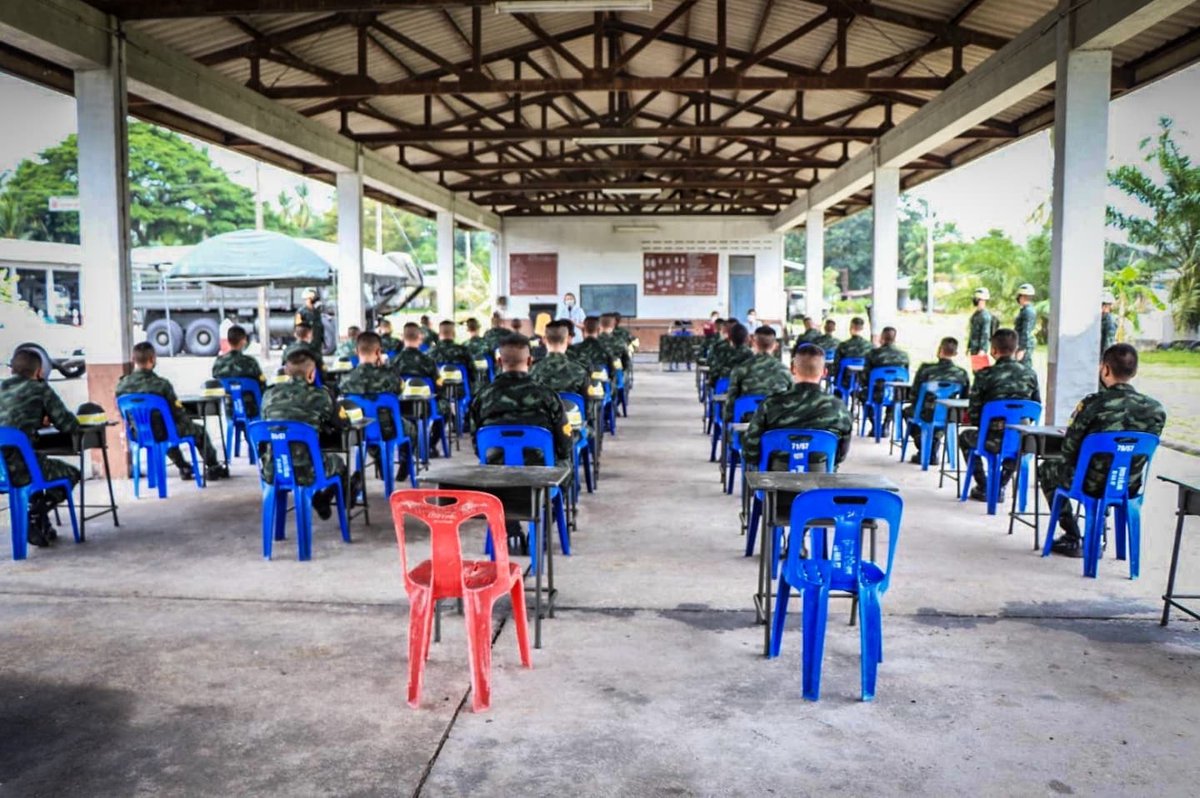 Army4PR's tweet photo. ศูนย์ประชาสัมพันธ์ กองทัพภาคที่ 4 ลงพื้นที่ประชาสัมพันธ์เชิงรุก การรับสมัครนายสิบแบบออนไลน์ “คลิกเดียวจบ ครบทุกการสอบ” ณ ป.5 พัน.105 ค่ายวชิราวุธ จ.นครศรีธรรมราช
#กองทัพภาคที่4 https://t.co/4sKP84xjCC