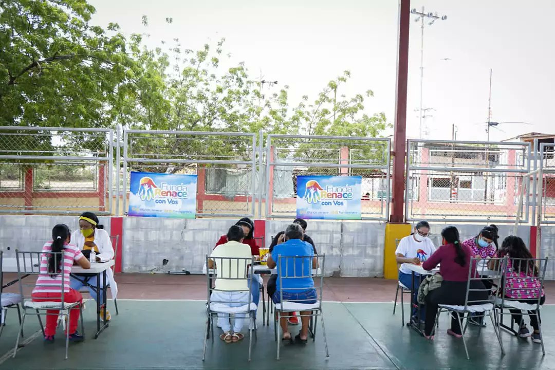 funda_renace's tweet photo. El plan de Acción Comunitaria sigue recorriendo las parroquias del municipio Maracaibo, en esta oportunidad realizamos un encuentro de grupo para padres de la parroquia Francisco Eugenio Bustamante, donde brindamos algunas herramientas para mantener una buena salud mental. https://t.co/8WZnvoI8ZP