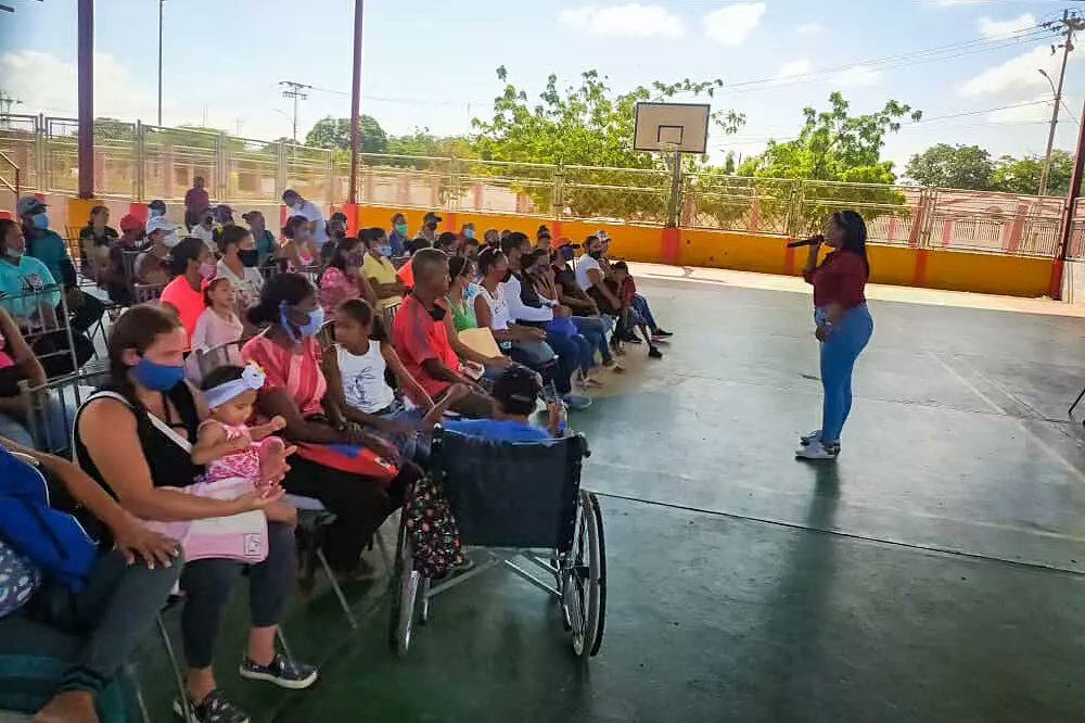 funda_renace's tweet photo. El plan de Acción Comunitaria sigue recorriendo las parroquias del municipio Maracaibo, en esta oportunidad realizamos un encuentro de grupo para padres de la parroquia Francisco Eugenio Bustamante, donde brindamos algunas herramientas para mantener una buena salud mental. https://t.co/8WZnvoI8ZP