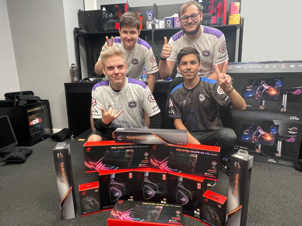TeamEndpoint's tweet photo. Thanks @ASUS_ROGUK 🖱️⌨️🎧 for stocking up our Rocket League boys!

Ready for @RLEsports European Open tomorrow 💪 https://t.co/uVO0z0nj90