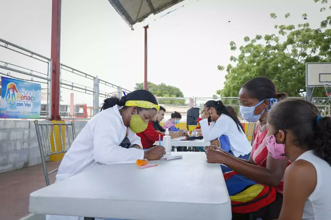 funda_renace's tweet photo. El plan de Acción Comunitaria sigue recorriendo las parroquias del municipio Maracaibo, en esta oportunidad realizamos un encuentro de grupo para padres de la parroquia Francisco Eugenio Bustamante, donde brindamos algunas herramientas para mantener una buena salud mental. https://t.co/8WZnvoI8ZP